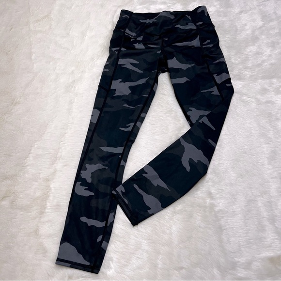 Athleta gray/black camo leggings with side pockets - Picture 1 of 3